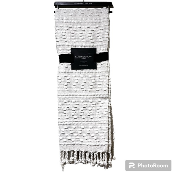 BNWT Decorative Throw by Magaschoni 50” x 60” - Picture 1 of 6